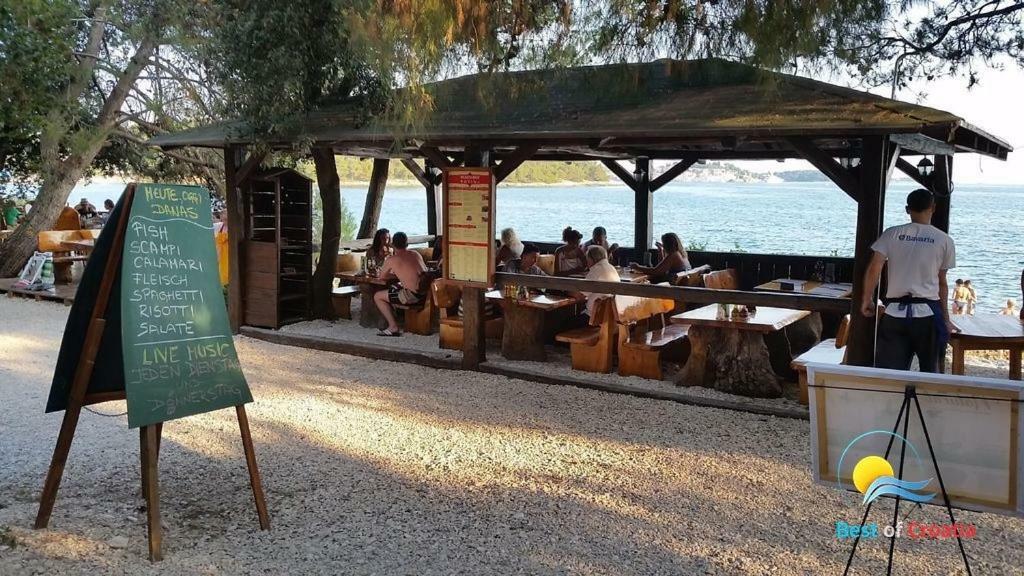 Apartmen Relax 200 M T Beach Rovinj Exterior photo